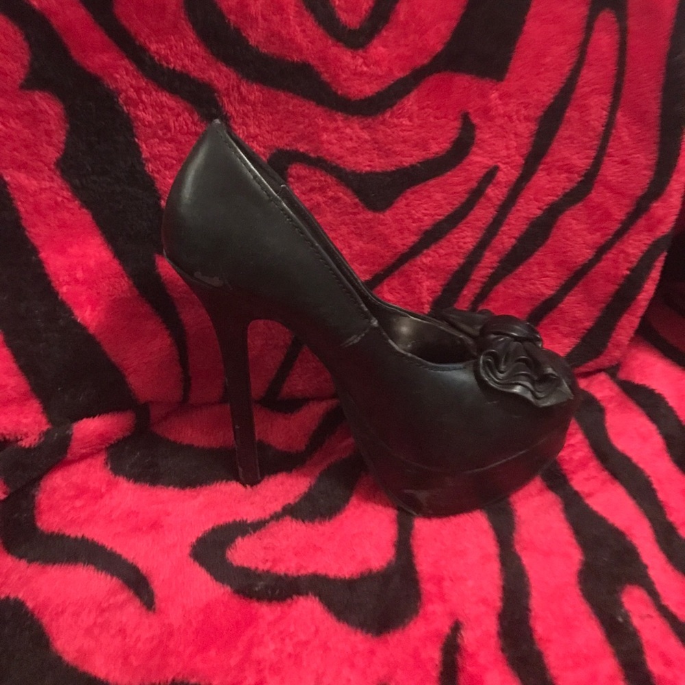 Heels - Picture 3 of 3