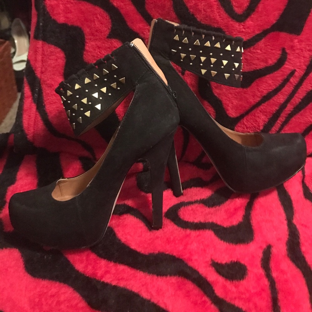 Heels - Picture 3 of 3