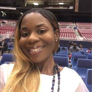 Meet your Posher, Ebony