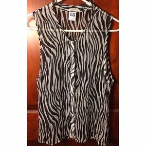 Sleeveless Button Up Shirt 💋