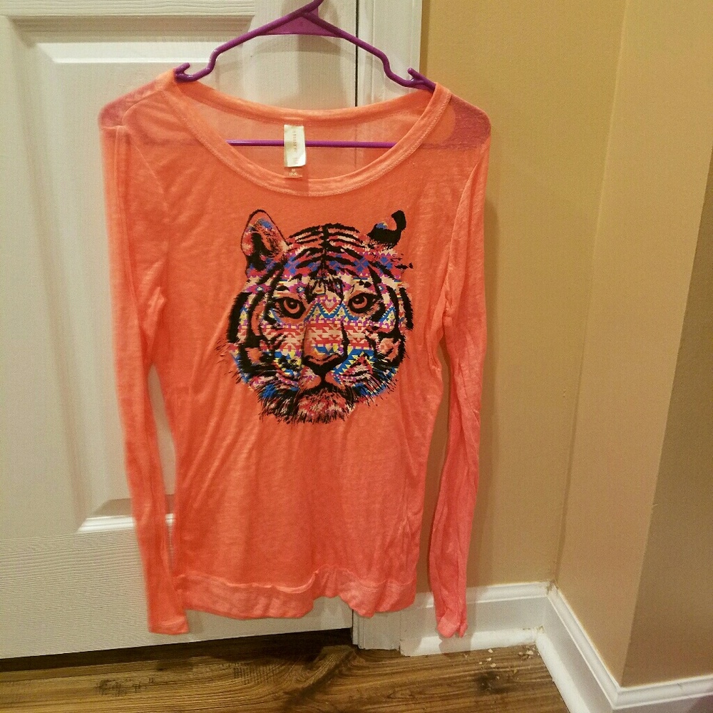 NWOT Juniors coral long sleeve tiger shirt