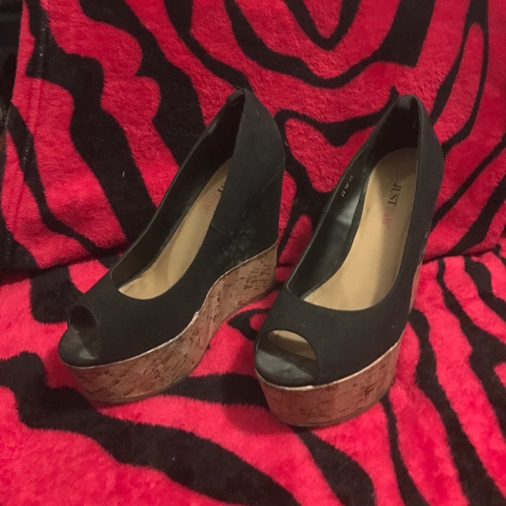 Black wedges