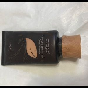 Tart Amazonian Clay foundation light-medium honey