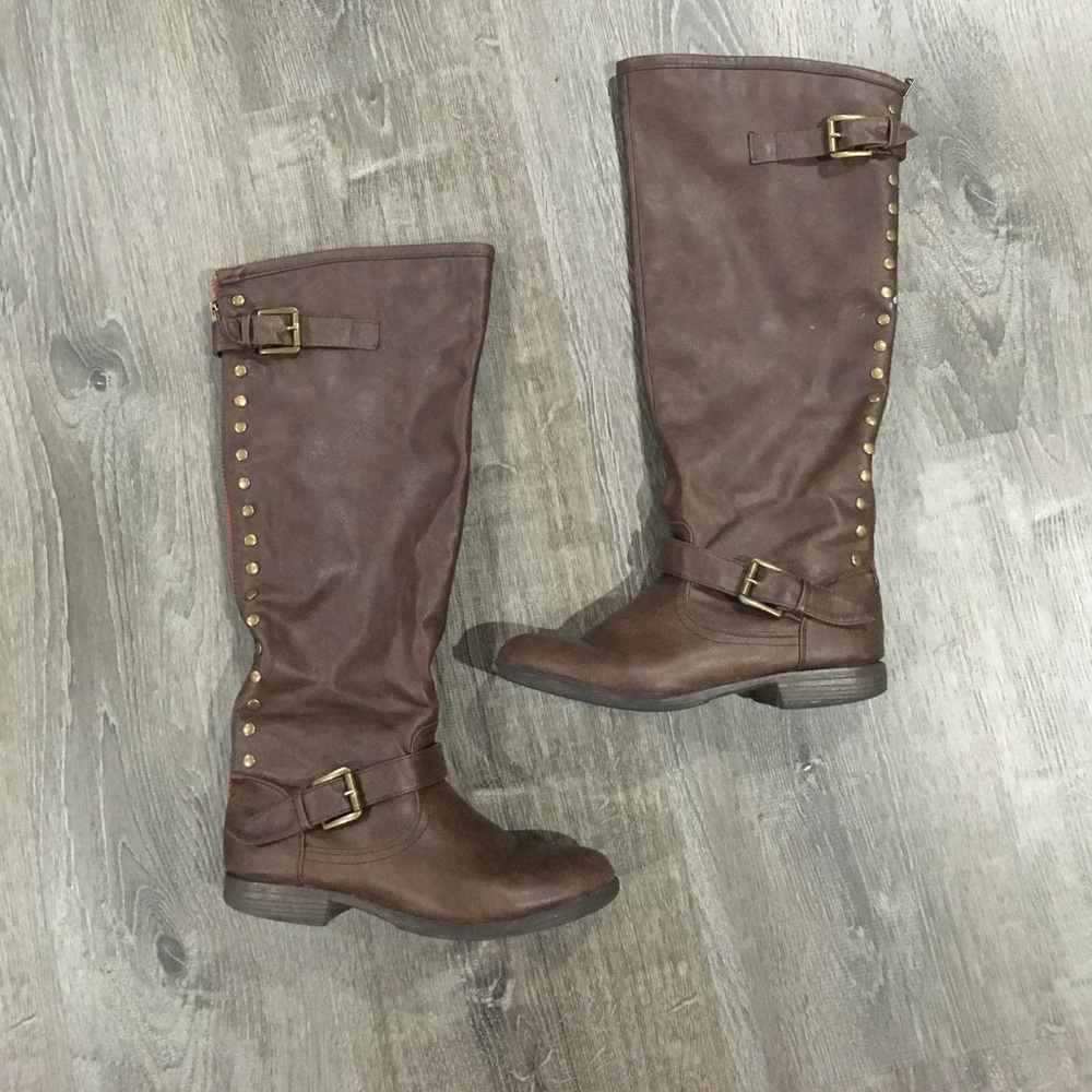 Brown riding boots with zipper and stud detail
