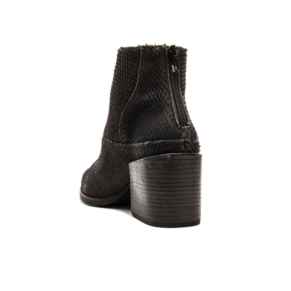 NIB Black Pointy Toe Lace Up Scaled Leather Boots - Picture 5 of 8