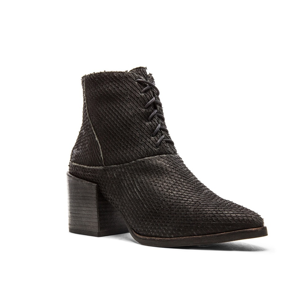NIB Black Pointy Toe Lace Up Scaled Leather Boots - Picture 6 of 8