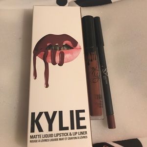 Kylie cosmetics lip kit