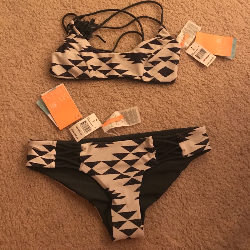 BRAND NEW WITH TAGS NEVER WORN