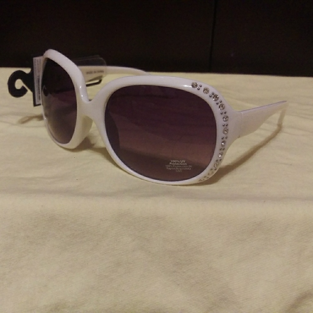 Brand new woman sunglasses white frame dark lens