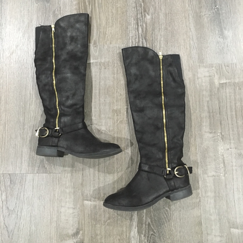 Black riding boots with gold zipper+buckle detail