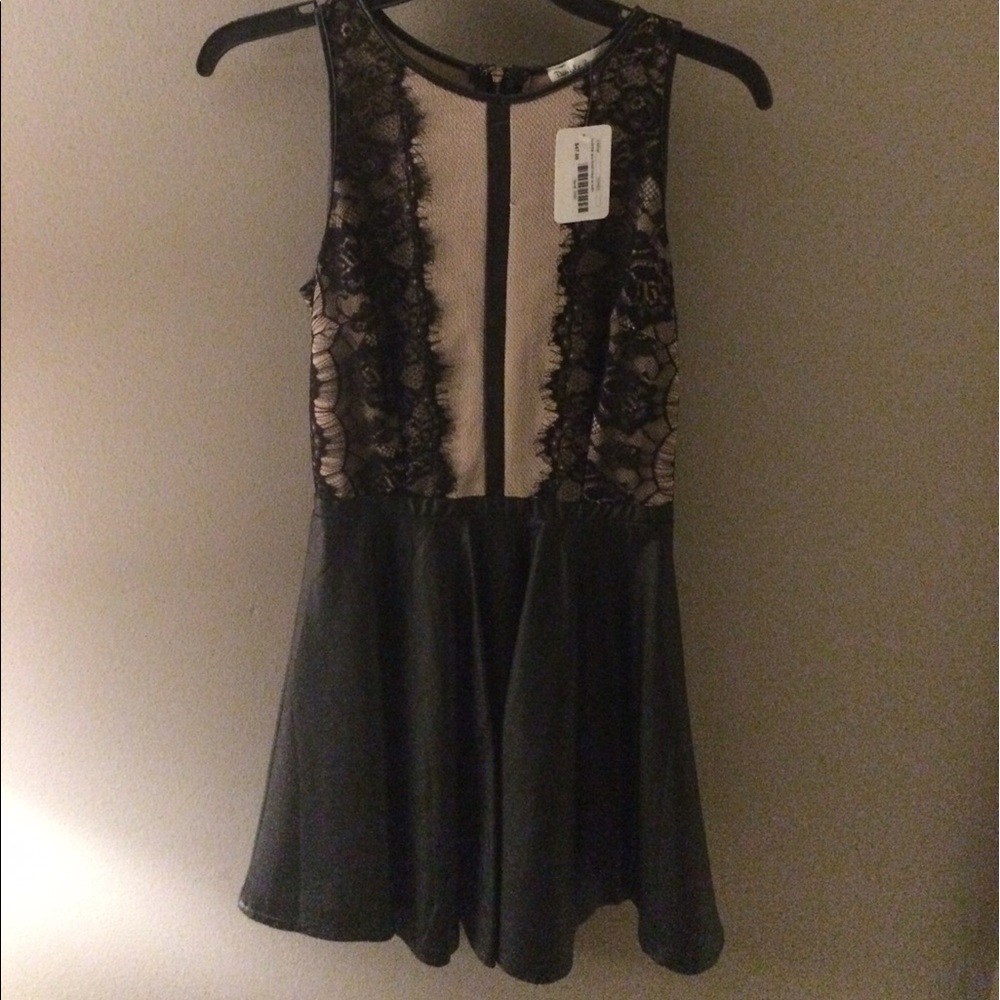 Nude/blk lace detail dress w/ leath