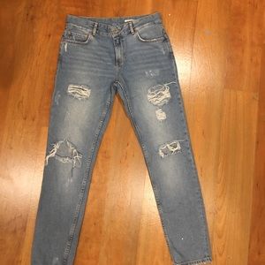 Zara ZW ripped boyfriend jeans size 4 US (34 EUR)