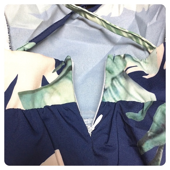 🆕 tropical strappy open back romper - Picture 3 of 3