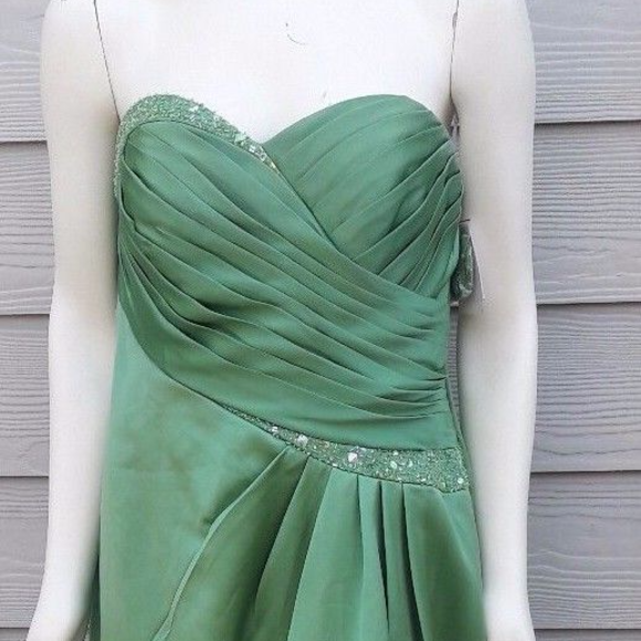 David's Bridal Gown - Picture 2 of 6