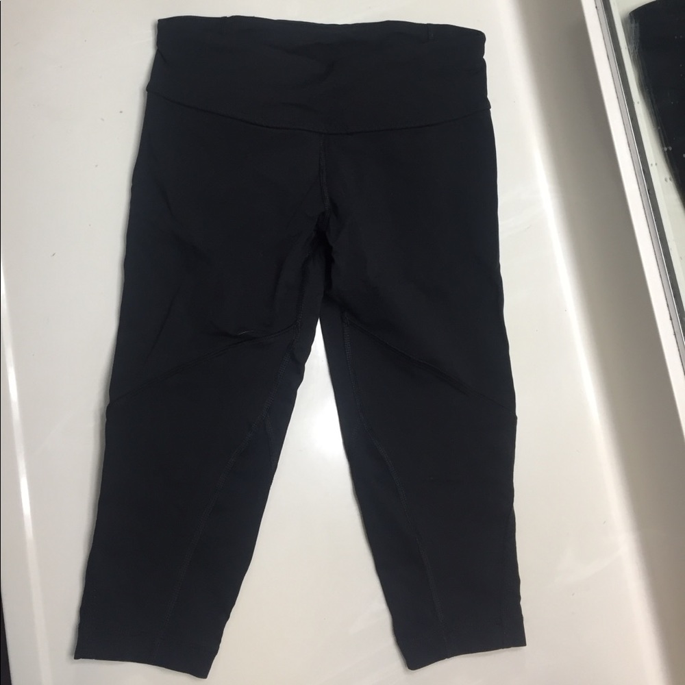 Lululemon crops - Picture 1 of 5
