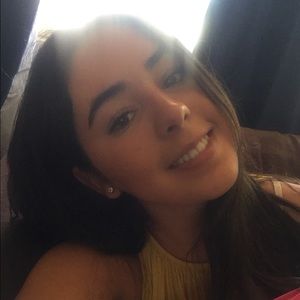 Meet your Posher, Claudia