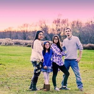 Meet your Posher, Lora