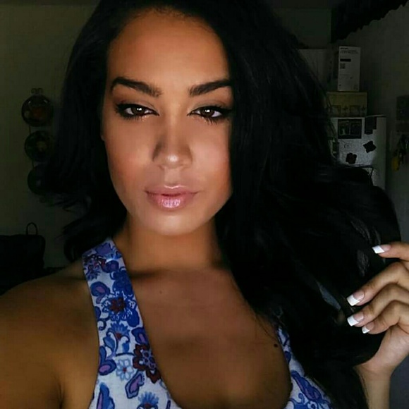 Meet your Posher, Jennifer - Picture 2 of 6