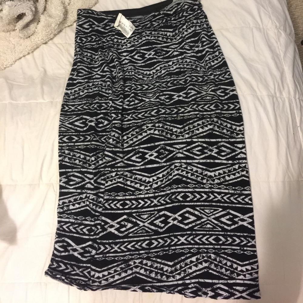 Form fitting cotton skirt