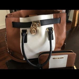 Authentic Michael Kors Purse and matching wallet.