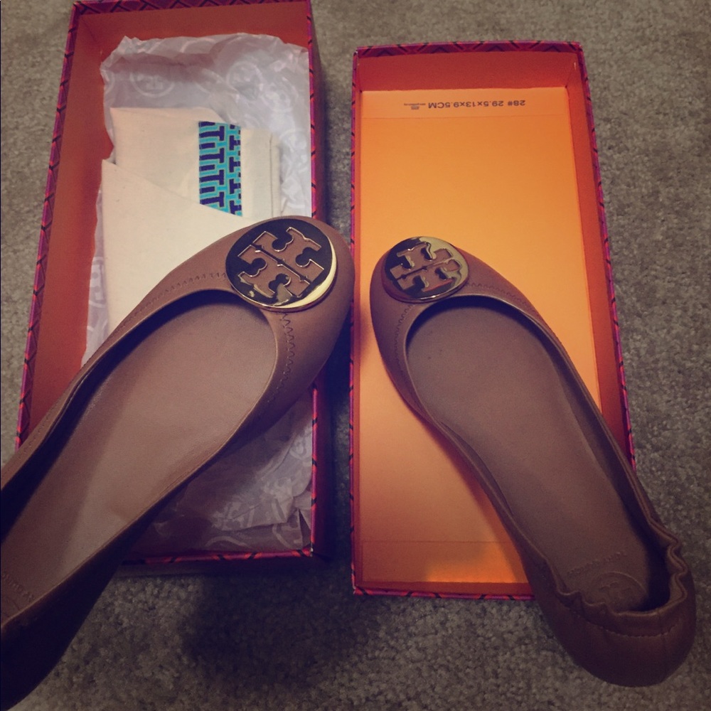 Tory Burch mini travel ballet.