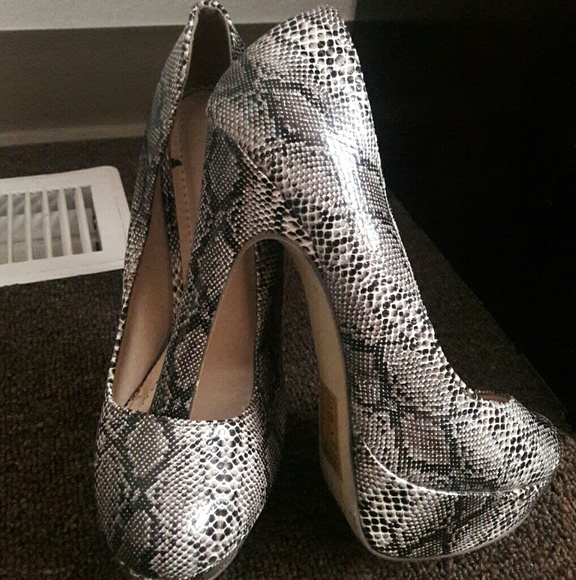 Printed heels - Picture 2 of 4