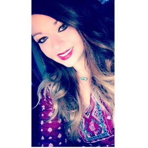 Meet your Posher, Danielle