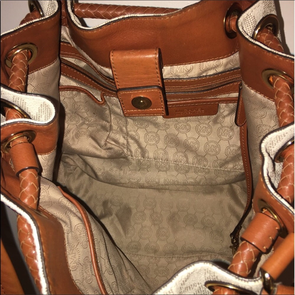 SOLD!!!! Michael Kors bag - Picture 3 of 5