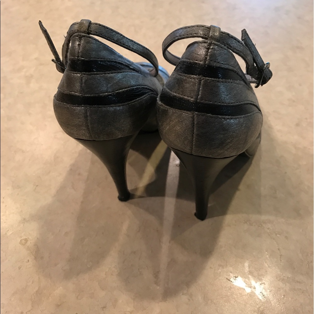 Shoes - Picture 3 of 4