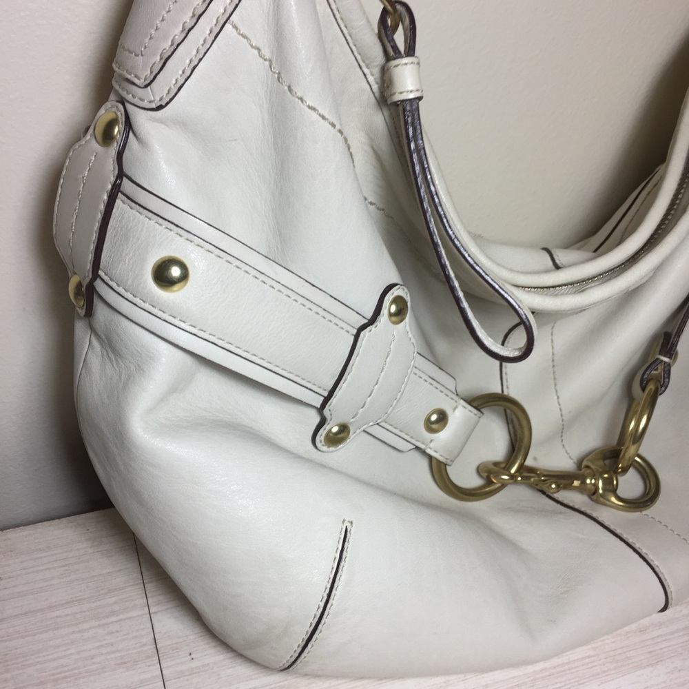 White Leather Shoulder Bag w/Gold details 👜💛