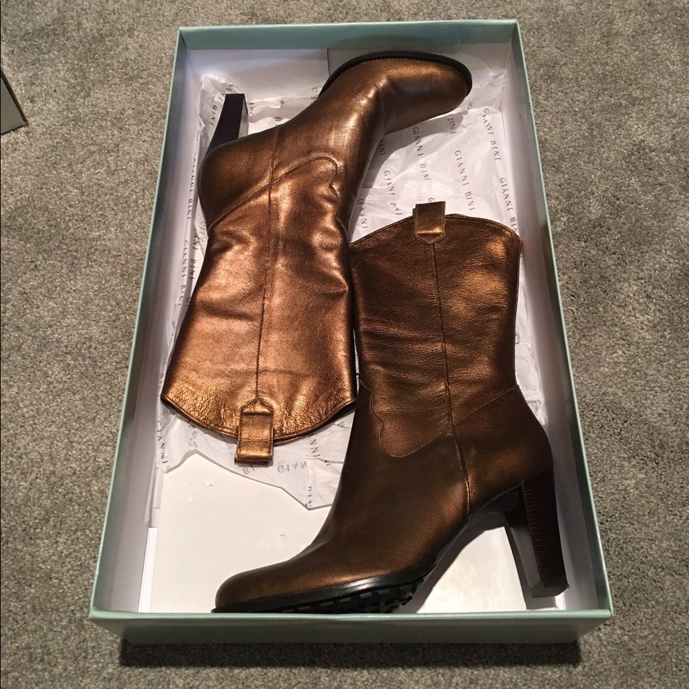 Gianni Bini bronze leather boot size 8