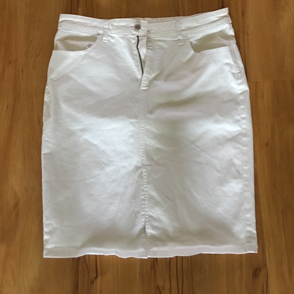 White denim skirt