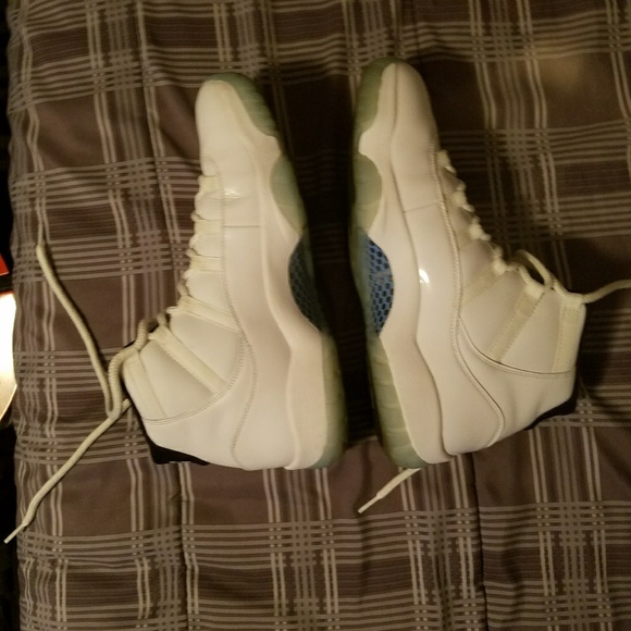 Legend Blue Jordan 11 - Picture 3 of 4