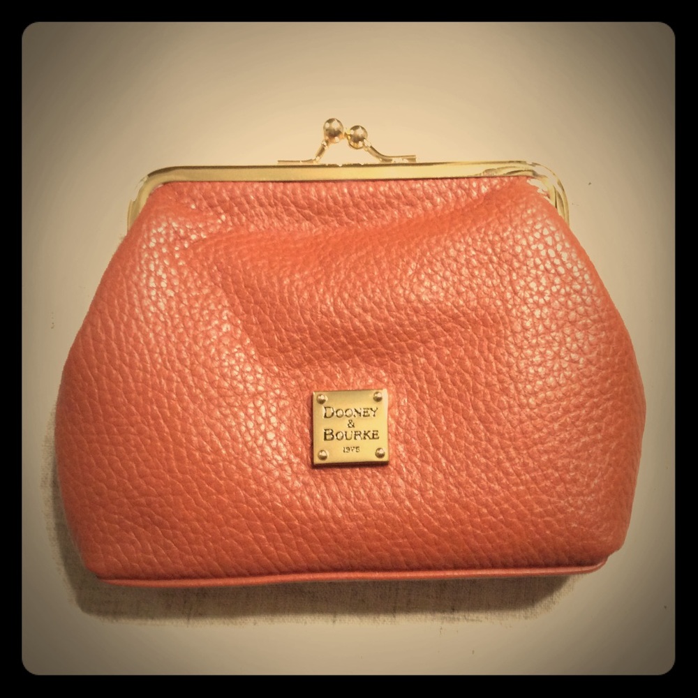 Dooney & Bourke Coin Purse/Small Clutch 💕 💐🌺❤️