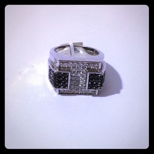 Sterling silver gents ring w/Cz stones
