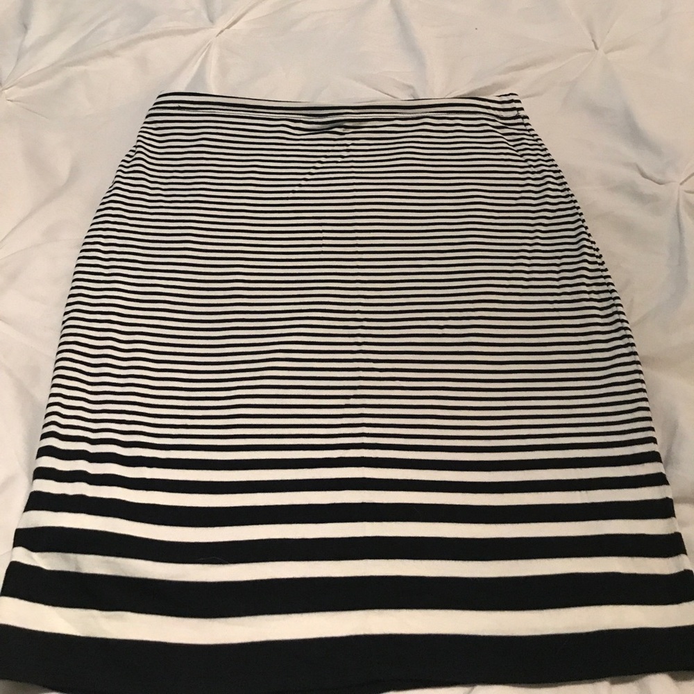 MAX STUDIO Skirt (Black/White)