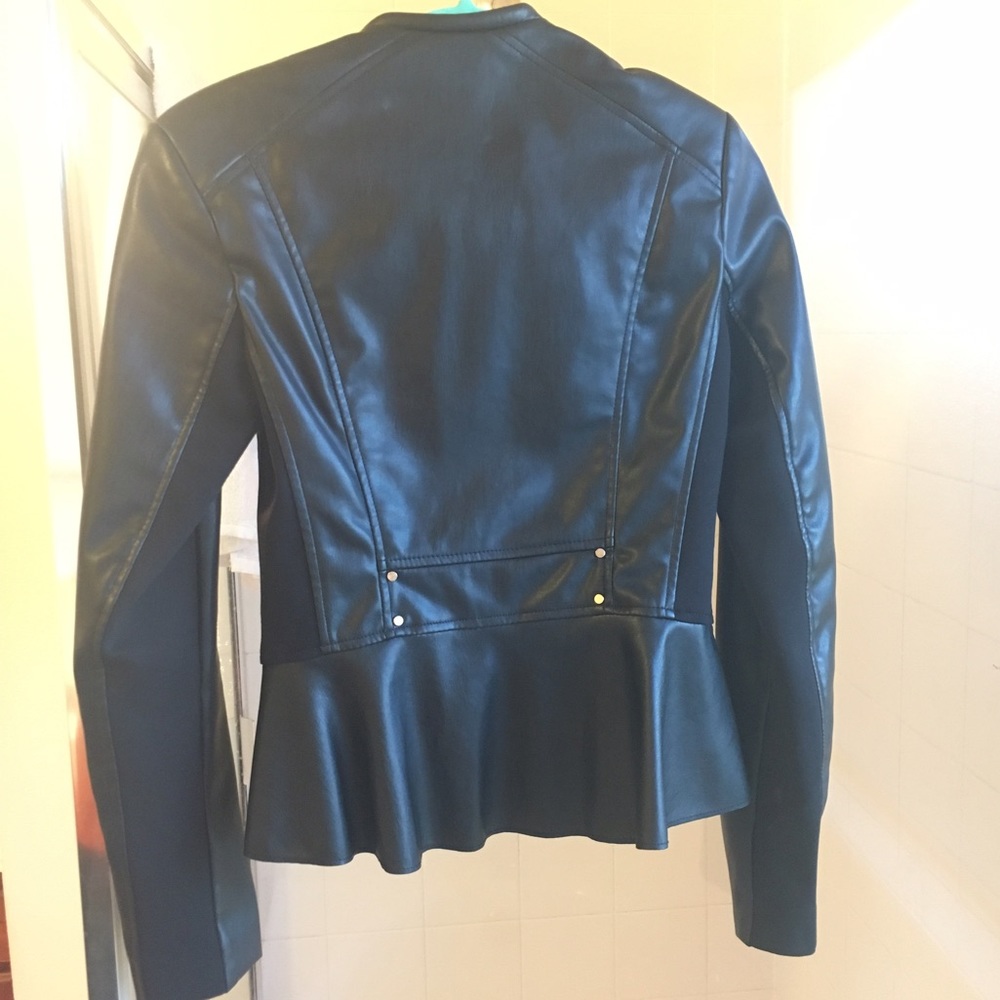 Gorgeous Zara black zipper jacket (peplum style) - Picture 4 of 5