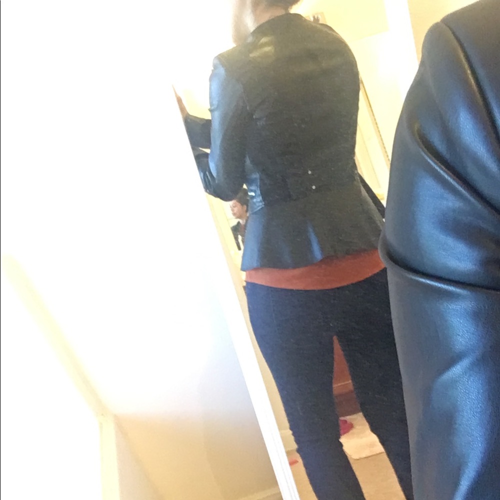 Gorgeous Zara black zipper jacket (peplum style) - Picture 2 of 5
