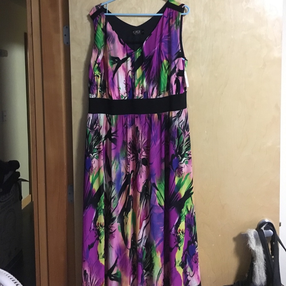 Beautifully colored printed Igigi dress !