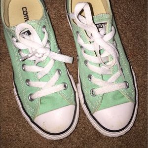 Mint converse. Great condition.