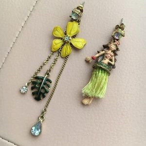 BETSEY JOHNSON HAWAIIAN/HULA DANCER EARRINGS