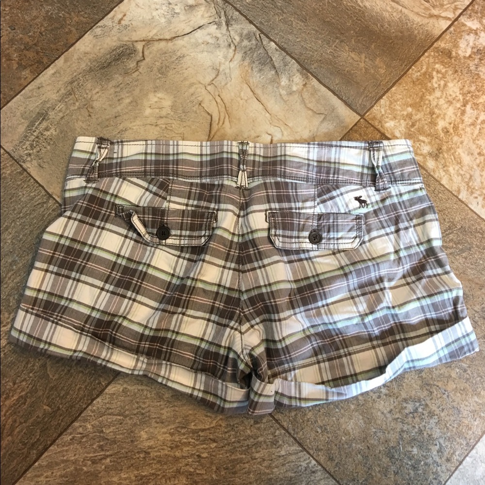 Shorts - Picture 2 of 3