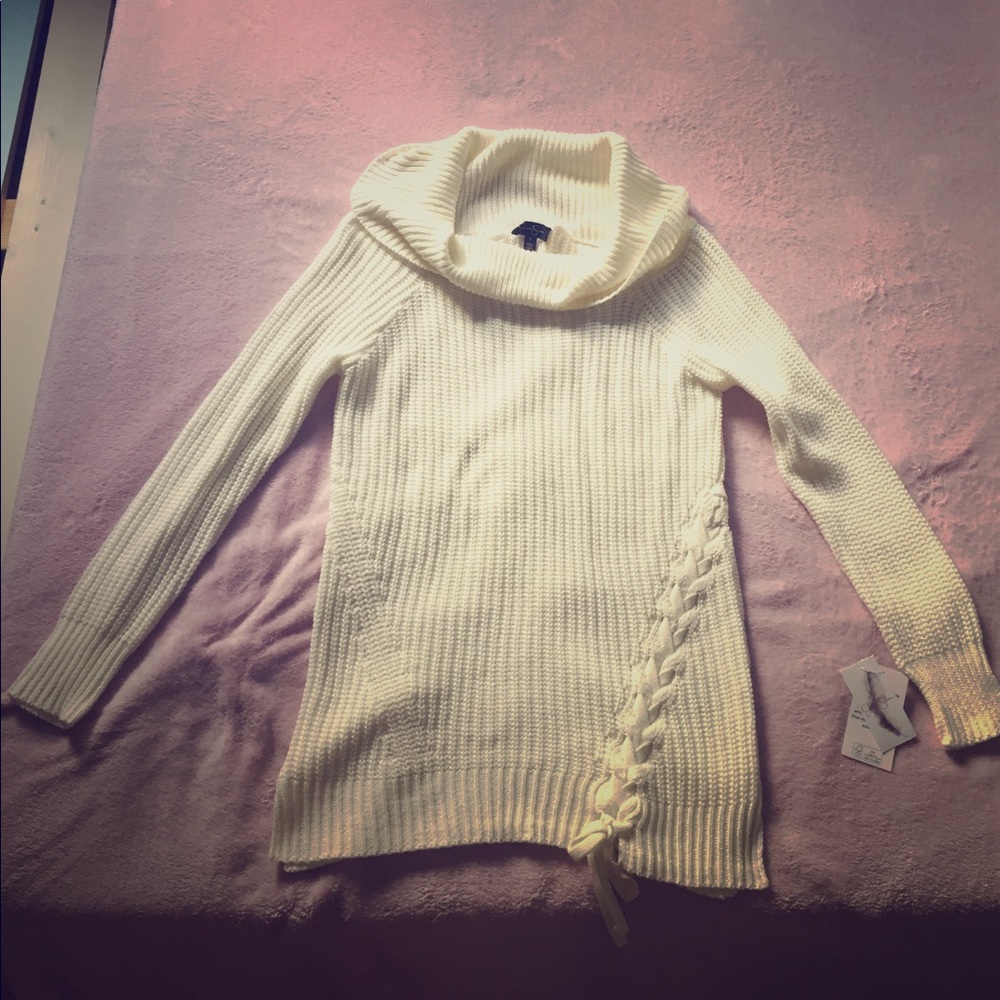 Jessica Simpson sweater