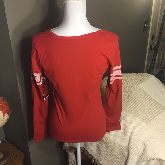 🆕 Carolina Hurricanes 47 NHL Long Sleeve T-Shirt - Picture 4 of 7