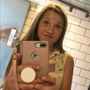 Meet your Posher, Alexis