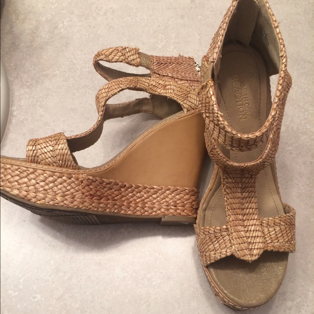 Kenneth Cole Reaction Tan Straw Wedge sz 7 Shoes