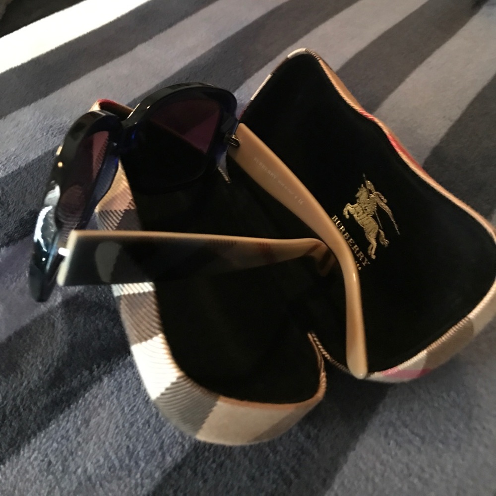 Burberry Sunglasses B4074 - Picture 2 of 7
