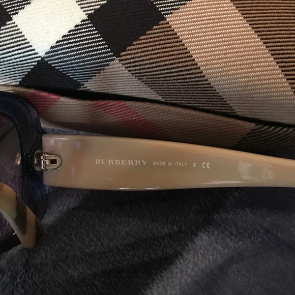 Burberry Sunglasses B4074 - Picture 3 of 7