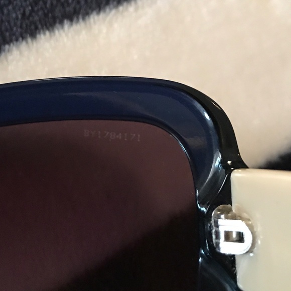 Burberry Sunglasses B4074 - Picture 7 of 7