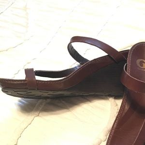Gianni Bini small leather wedge
